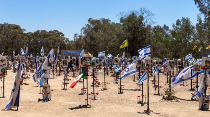 O mundo decidindo como Israel deve vestir o luto